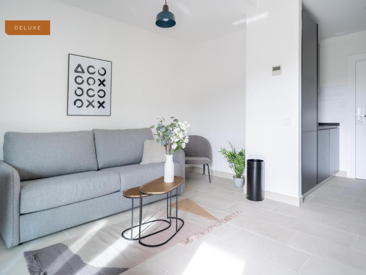 Limehome Sevilla Calle Torcuato Luca De Tena - Digital Access Exteriér fotografie