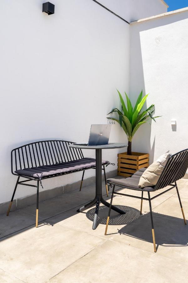 Limehome Sevilla Calle Torcuato Luca De Tena - Digital Access Exteriér fotografie