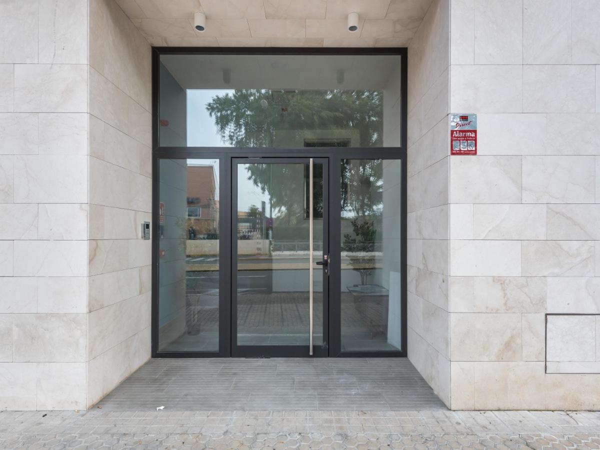 Limehome Sevilla Calle Torcuato Luca De Tena - Digital Access Exteriér fotografie